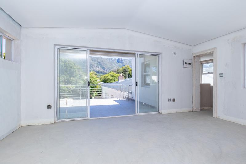 5 Bedroom Property for Sale in Constantia Western Cape